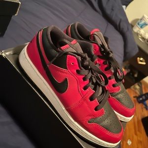 Air Jordan 1 Low GS. In good condition